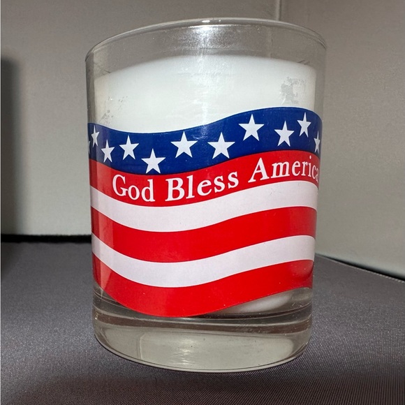 Avon - Celebrate America Candle - Picture 3 of 4